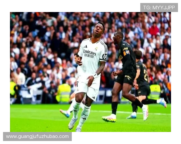 西甲第九轮激战皇马逆转取胜巴萨爆冷丢分冠军之争再起波澜 西甲第九轮激战皇马逆转取胜巴萨爆冷丢分冠军之争再起波澜