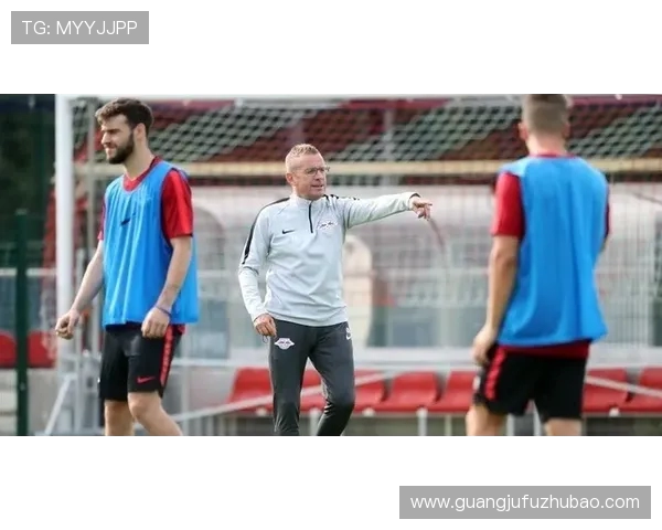 队报盛赞恩里克:准备与比赛解读堪称大师级水平展现 队报盛赞恩里克:准备与比赛解读堪称大师级水平展现