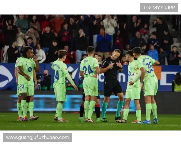 阿斯：巴萨本赛季场外事务增多 弗里克情绪波动比上赛季更为明显