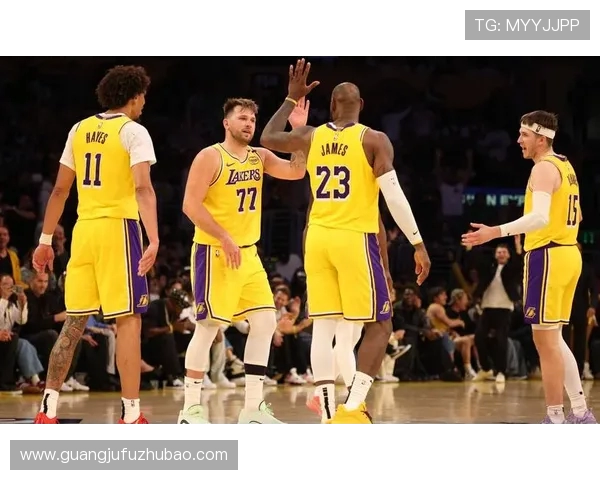 原创冷门突袭！湖人终结7连胜，东契奇创下2大历史时刻，詹姆斯再揽历史头名